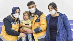 2,5 yaşındaki Rabia'nın protez kol sevinci