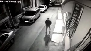 4 dakika içinde motosikleti çalan hırsız, kamerada