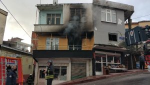 5 yaşındaki çocuk çakmakla oynarken evi yaktı, annesi gözyaşı içinde izledi