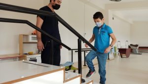7 yılın sonunda yürümeyi başardı