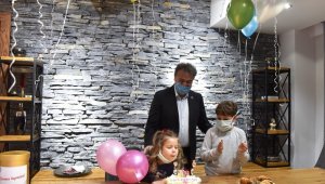 91 saat sonra enkazdan kurtarılan Ayda bebeğe 4. yaş günü sürprizi