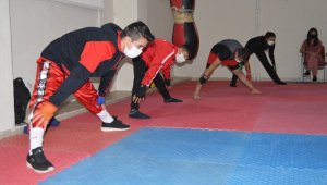 Ağrılı kick boksçular milli sporcu olmak için ter döküyor