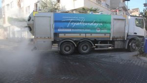 Akdeniz ilçesinde sokaklar yasak süresince dezenfekte edildi