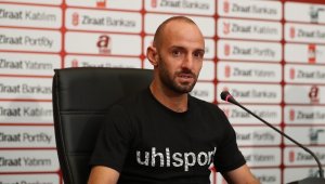 Alanyaspor'da Efecan Karaca'nın korona virüs testi pozitif çıktı