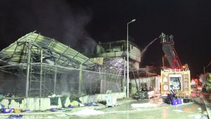 Alevlerin ardından deterjan fabrikası harabeye döndü