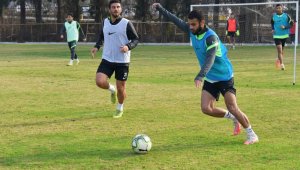 Aliağaspor, antrenmanlara ara vermiyor