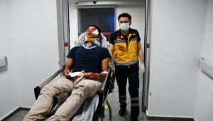 Alkollü sürücünün duvara çarptığı kazada 2 kişi yaralandı
