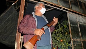 Antalya'da çiftçilerin film sahnelerini aratmayan domates hırsızları nöbeti