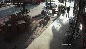 Antalya'da meydana gelen deprem güvenlik kameralarına yansıdı