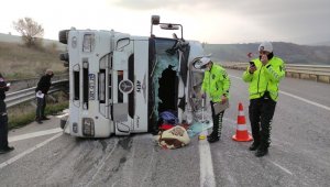 Asit yüklü tanker devrildi: 1 yaralı