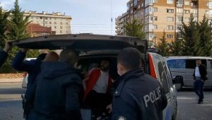 Ateş ederek kaçtı, kovalamacayla polise yakalandı