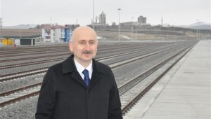 Bakan Karaismailoğlu Kars Lojistik Merkezi'nde incelemede bulundu