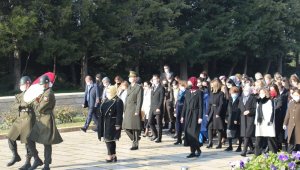 Bakan Selçuk, kadınlara seçme seçilme hakkının verilişinin 86. yıl dönümünde Anıtkabir'i ziyaret etti