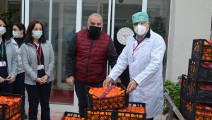 Bandırma Ak Parti'den sağlık çalışanlarına C vitamini desteği