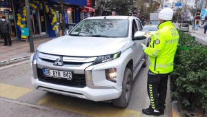Bandırma polisi sürücüleri ve yayaları bilgilendirdi