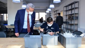 Başkan Küpeli, Engelliler Montaj Atölyesi'ni ziyaret etti