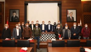 Başkan Söğüt'ten emekli olan personellere teşekkür plaketi