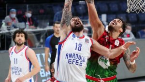 Basketbol Süper Ligi: Anadolu Efes: 74 - Pınar Karşıyaka: 61