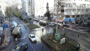 Boş kalan İlkadım sokakları baştan aşağıya yıkandı
