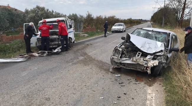 Burhaniye'de trafik kazası: 4 yaralı