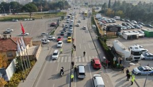 Bursa'da 'önce yaya' uygulamasında sürücüler tek tek durdurulup bilgilendirildi
