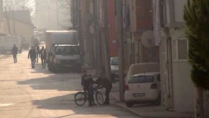 Bursa'da tüm ikazlara rağmen vatandaş bildiğini okuyor