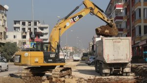 Büyükşehir Belediyesi, Toroslar'da asfalt çalışmalarına devam ediyor
