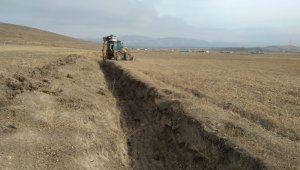 Çaldıran Belediyesinden sulama kanalı yapımı