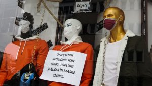 Cansız mankene maskeli Covid-19 önlemi