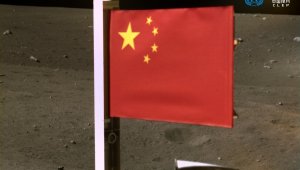 Chang'e 5 uzay aracı, Ay'a Çin bayrağı dikti