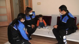 Cizre polisinden engelli çocuklara anlamlı ziyaret