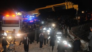 Cizre'de kömür yüklü tır şarampole devrildi: 1 ölü