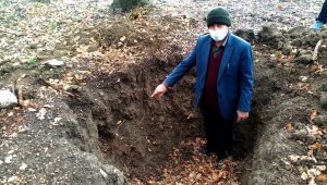 Define avcıları 150 yıllık mezarı talan etti