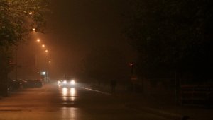 Duman altındaki Adana'da göz gözü görmüyor