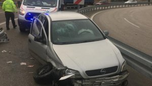 Eğirdir'de otomobil bariyerlere çarptı: 1 yaralı