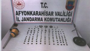Elindeki tarihi eserleri satmak isterken yakalandı
