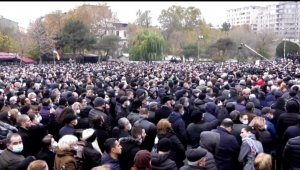 Ermenistan muhalefeti görevi bırakması için Paşinyan'a 3 gün süre tanıdı