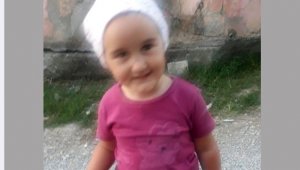 Evin camından düşerek hayatını kaybettiği kızı için yaptığı paylaşım yürekleri dağladı