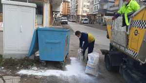 Fatsa'da çöp konteynerleri virüs tehlikesine karşı ilaçlanıyor