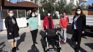 Fethiye'de 8 engelli vatandaşa akülü sandalye hediye edildi