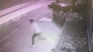 Freni patlayan kamyonet markete böyle daldı