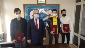 Hafızlar belgelerini aldı