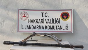 Hakkari kırsalında silah ve patlayıcı ele geçirildi