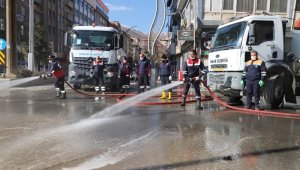 Hakkari'de cadde ve sokaklar dezenfekte edildi