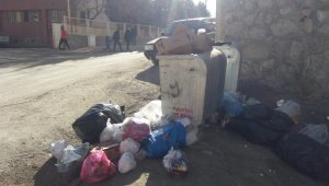Hakkari'de çöplerin zamansız bırakılmasına tepki