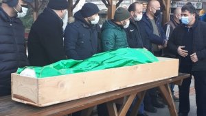 Hastanede 3 saat müdahale edilmediği için öldüğü iddia edilen şahıs toprağa verildi