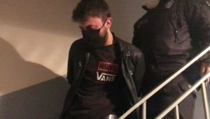 Hırsızlık şüphelisini linçten polis kurtardı