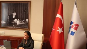 HKÜ'de dijital çağ ve ebeveynlerin denge hikayeleri anlatıldı