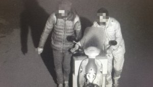 İnşaattan çaldıkları malzemeler ile kaçamadan polise yakalandılar