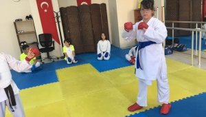 İrem Diri, karate ile engellerini aştı